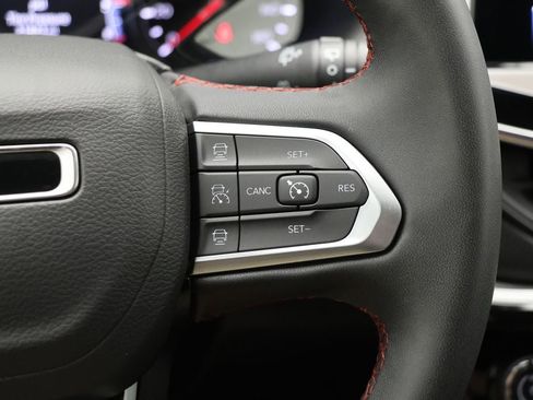 Used 2025 Jeep Compass Trailhawk AWD/4WD image 19