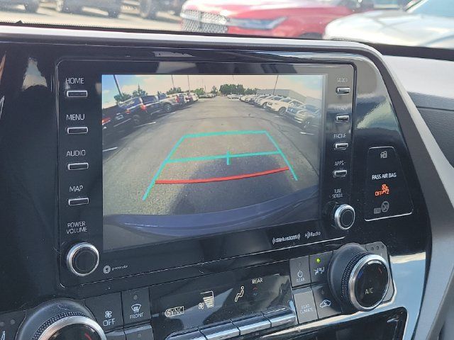 Used 2022 Toyota Highlander XLE AWD/4WD image 19