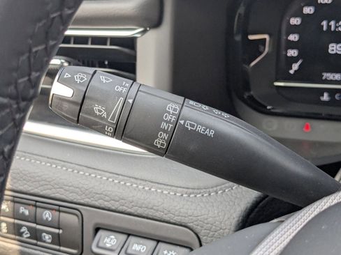 Used 2024 GMC Yukon XL Denali image 43