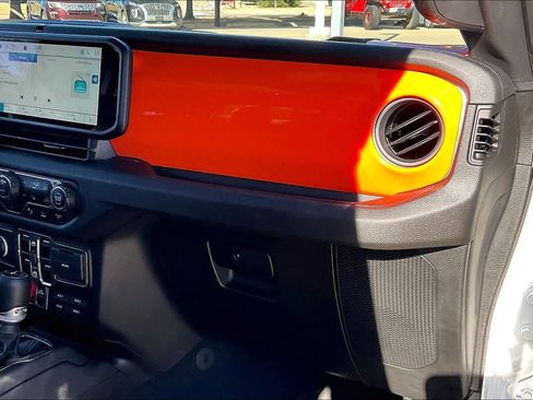 Certified 2024 Jeep Gladiator Sport image 18