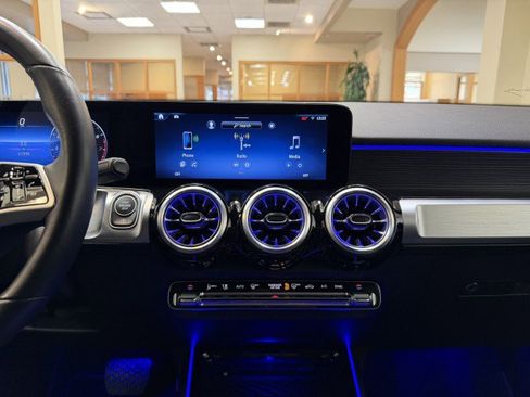 Certified 2025 Mercedes-Benz GLB 250 image 12