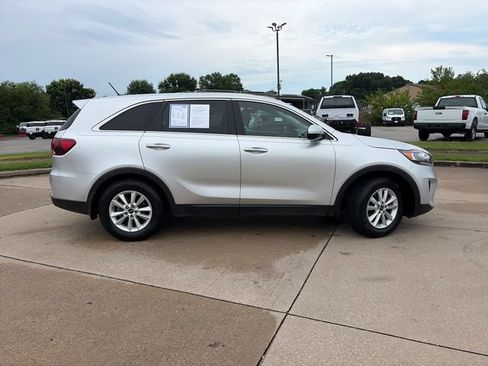 Used 2019 Kia Sorento L FWD image 6