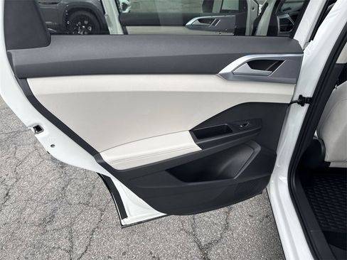 New 2025 Volkswagen Taos SE image 24
