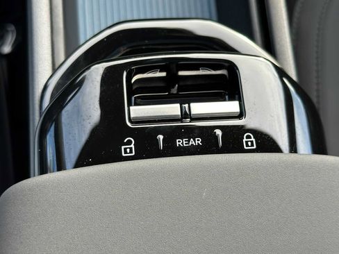 New 2025 Volvo EX30 Plus w/ Protection Package Premier image 40