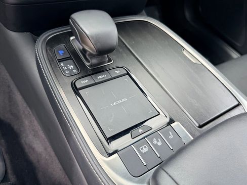 Used 2021 Lexus LS 500 w/ Accessory Package (Z2) image 22