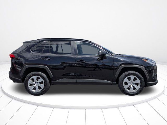 Used 2021 Toyota RAV4 LE AWD/4WD image 2