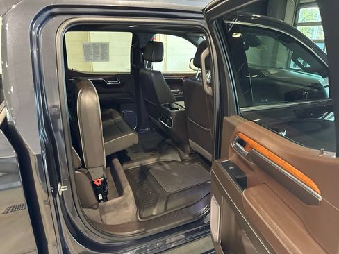 Used 2023 GMC Sierra 1500 Denali w/ Denali Reserve Package AWD/4WD image 16