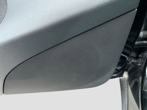 Used 2025 Tesla Model Y Long Range image 18