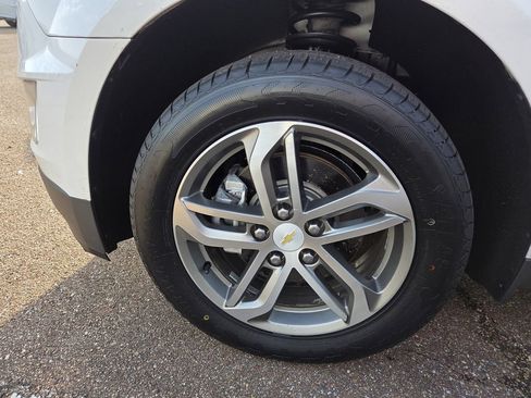Used 2016 Chevrolet Equinox LTZ w/ Enhanced Convenience Package FWD image 11