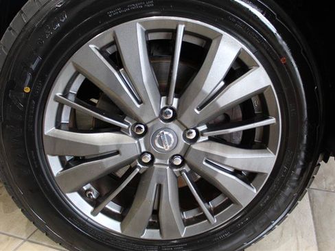 Used 2018 Nissan Pathfinder SL AWD/4WD image 13