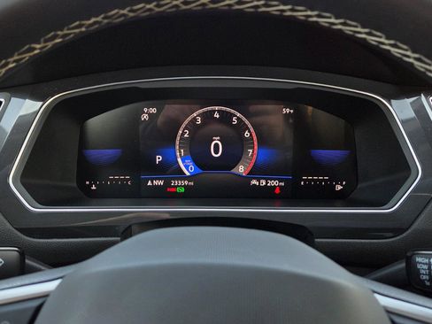 Certified 2023 Volkswagen Tiguan SE w/ Panoramic Sunroof Package image 27