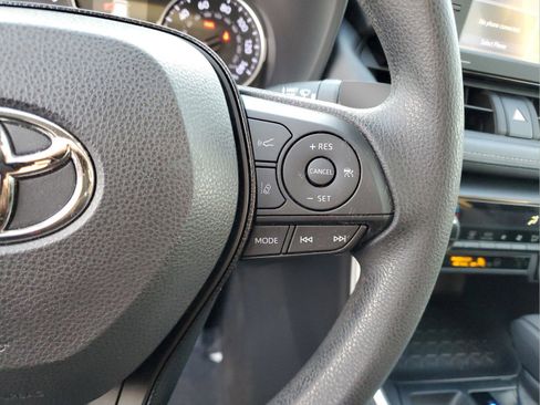 Used 2021 Toyota RAV4 XLE w/ Convenience Package image 25