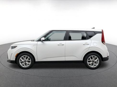 Used 2025 Kia Soul LX w/ LX Technology Package FWD image 4