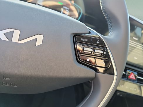 New 2026 Kia Niro EX FWD image 23