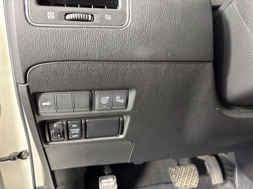 Used 2017 Nissan Armada Platinum w/ Captain Seat Package RWD image 34