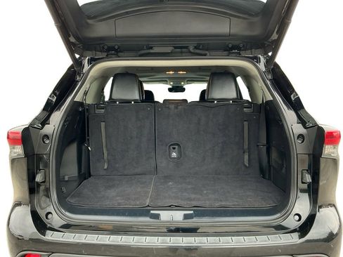 Used 2023 Toyota Highlander XLE AWD/4WD image 24