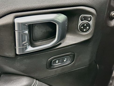 Used 2023 Jeep Wrangler Unlimited Sahara w/ Cold Weather Group AWD/4WD image 15