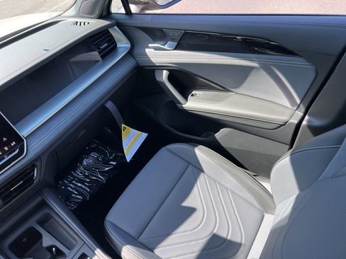 New 2026 Volkswagen Tiguan SE R-Line FWD image 26