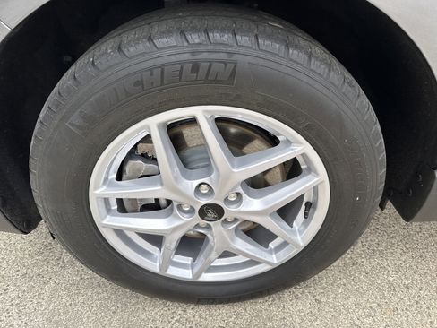 Used 2023 Ford Edge SEL w/ Convenience Package image 11