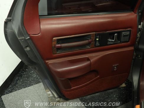 Used 1992 Oldsmobile Custom Cruiser RWD image 34