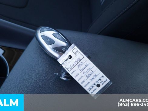 Certified 2025 Hyundai Elantra Blue image 30