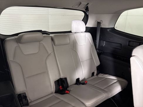 Used 2024 Kia Telluride S FWD image 22