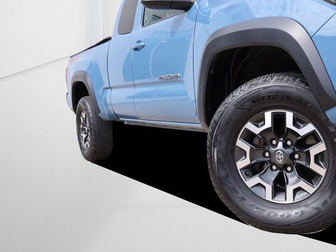 Used 2019 Toyota Tacoma TRD Off-Road AWD/4WD image 3
