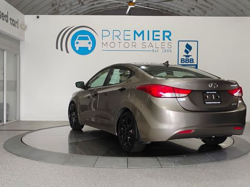 Used 2013 Hyundai Elantra Limited w/ Technology Pkg FWD image 3