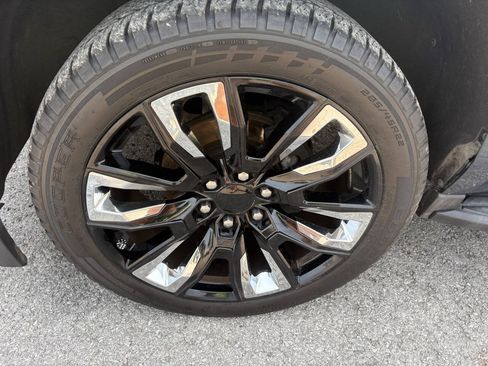 Used 2020 Chevrolet Suburban LT RWD image 14