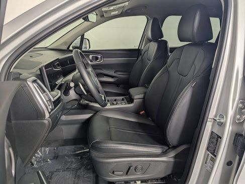 Used 2025 Kia Sorento EX image 11