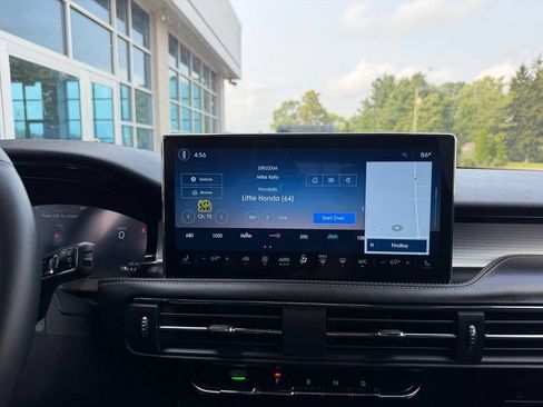Used 2025 Lincoln Corsair AWD image 12