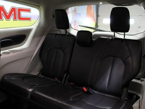 Used 2024 Chrysler Pacifica Touring-L FWD image 14