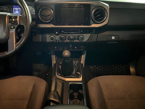 Used 2017 Toyota Tacoma TRD Sport image 35