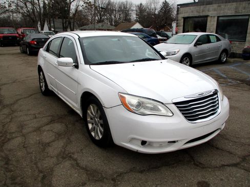 Used 2013 Chrysler 200 Touring image 1
