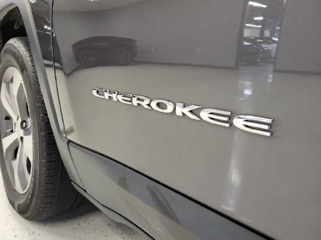 Used 2021 Jeep Cherokee Limited AWD/4WD image 36