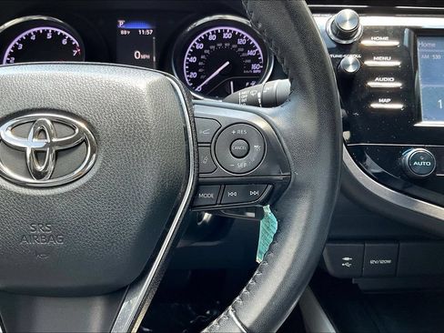 Used 2019 Toyota Camry SE FWD image 11