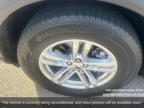 Used 2020 Ford Explorer XLT RWD image 9