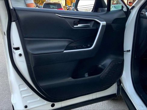 Used 2022 Toyota RAV4 XLE FWD image 21