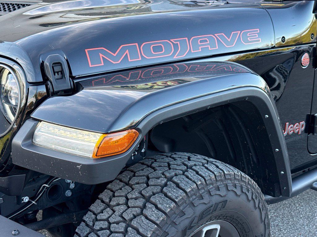 Used 2025 Jeep Gladiator Mojave AWD/4WD image 8