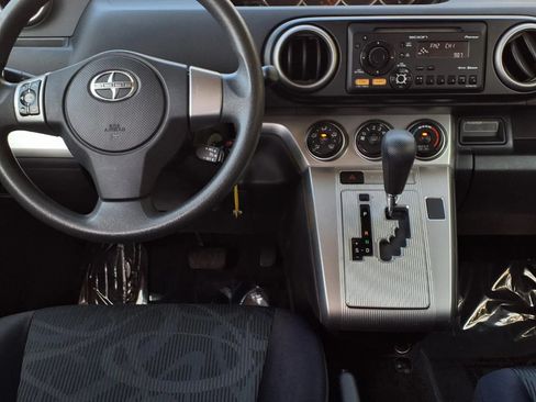 Used 2012 Scion xB FWD image 15