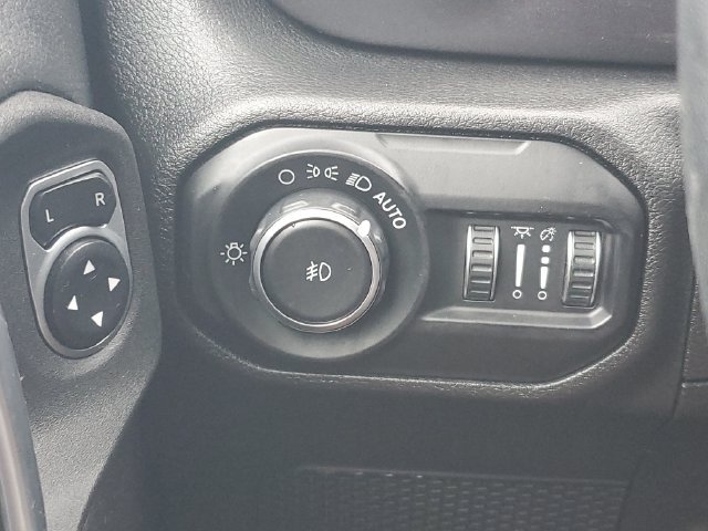 Used 2021 Jeep Wrangler Unlimited Sahara AWD/4WD image 19