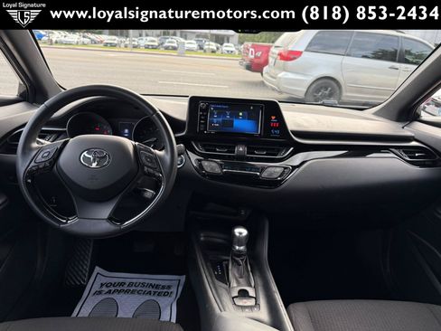 Used 2018 Toyota C-HR XLE FWD image 14