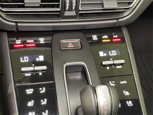 Used 2025 Porsche Macan image 33