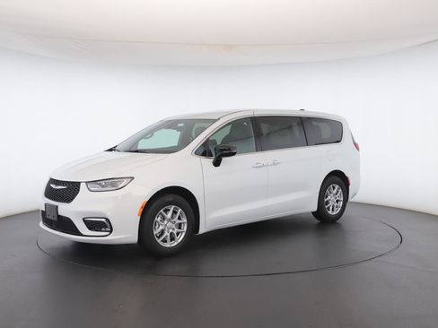 New 2026 Chrysler Pacifica Select image 40
