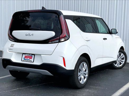 Used 2025 Kia Soul LX FWD image 11