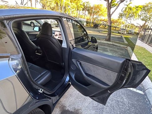 Used 2025 Tesla Model Y Long Range image 32