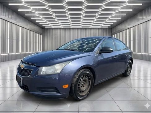 Used 2013 Chevrolet Cruze LS FWD image 1