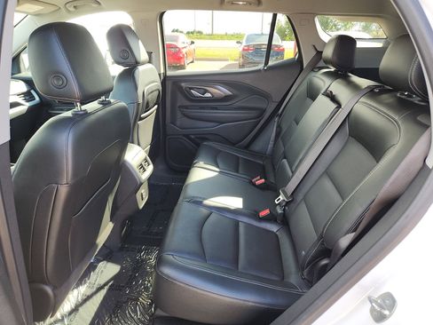 Used 2023 GMC Terrain SLT image 9