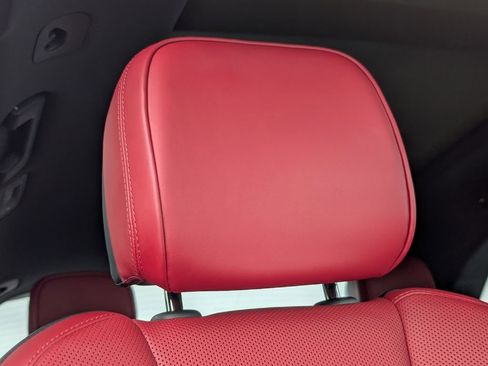 Used 2024 Porsche Macan image 18