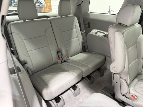 Used 2020 GMC Acadia SLT w/ LPO, Cargo Package image 40